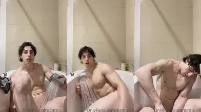 Long bain en savonnant mon corps musclé