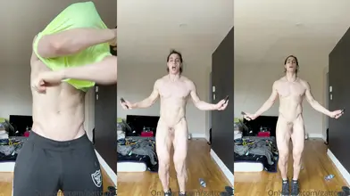 Grand Arabe se déshabille et montre son corps sculpté