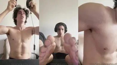 Je mets mon casque et je branle ma grosse bite en écoutant de la musique