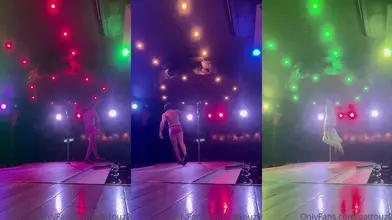 Gattouz0 - Sexy performance de striptease sur scène sous des lumières colorées de club