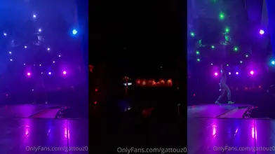 Gattouz0 - Spectacle de danse nue époustouflant sur scène de strip club avec des lumières éblouissantes