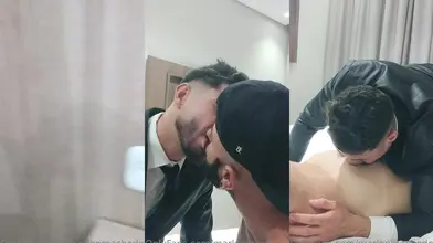 Chambre d'Hôtel -- S'Embrasser et Explorer son Corps