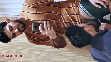 UgoMasonXXX Suce le Dom Arabe JafarXXX Comme Paiement Après Nettoyage des Toilettes - POV Humiliation
