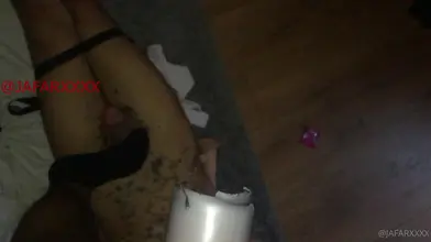 Dom Arabe JafarXXX Torture à la Cire le Sub Attaché Aladd1n en Volant sa Jubba - BDSM