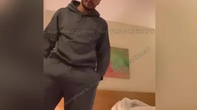 Nu dans ma chambre d'hôtel en me branlant pour toi