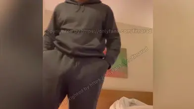 Nu dans ma chambre d'hôtel en me branlant pour toi