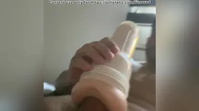 Je baise ma Fleshlight jusqu'à l'éjaculation - session solo avec jouet