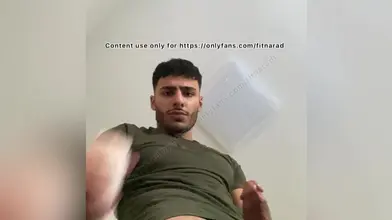 J'utilise ma Fleshlight avec mon t-shirt vert - en te regardant me regarder