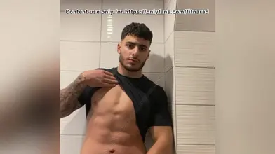 Showcase nu sous la douche - 6 minutes de mon corps complètement exposé