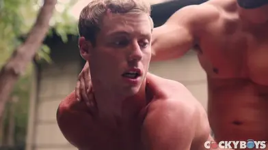 Arad Winwin baise Justin Matthews fort en extérieur — CockyBoys