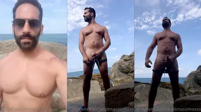 Arad Massimo – Dieu Arabe Musclé se Met Nu sur les Rochers au Bord de la Mer