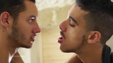 Kamzouz Kenzo Et Spencer Dans Un Sale Trio Arabe - Menoboy