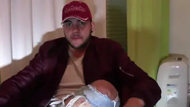 Beau Garcon Arabe Hetero Curieux Se Deshabille Au Tournage Porno Gay