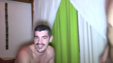 Beau Garcon Arabe Hetero Curieux Se Deshabille Au Tournage Porno Gay
