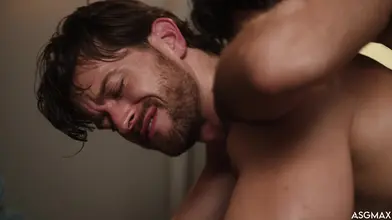 Le moyen-oriental Noah Asli en flip-fuck avec Johnny Donovan