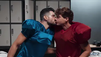 Le sportif moyen-oriental Samy Dorghaam baise son rival Leo Levine dans les vestiaires