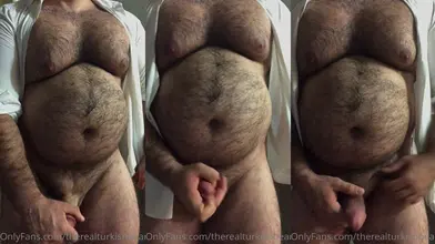 POV plongée sur mon ventre velu d'ours turc pendant que je me branle