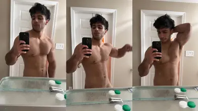 Selfie miroir torse nu et arrogant — ton étalon perse qui s'exhibe