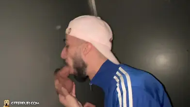 Devenu accro aux plans glory hole