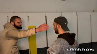 Le rêve de Tonio : un daddy rebeu barbu et bien monté prend le contrôle