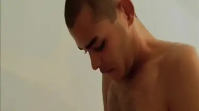 Un twink français se prend une double ration de bite marocaine