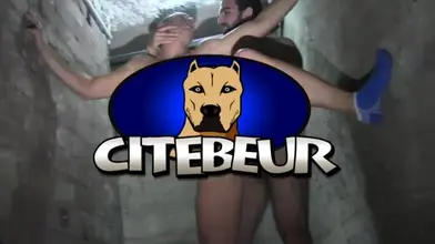 Un rebeu de cité bien monté est bien trop chaud pour attendre