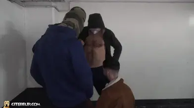 Mc-Cm-XX prend deux gros zobs arabes XXL d'Andolini et Zavier lors d'une touze de parking du Nouvel An