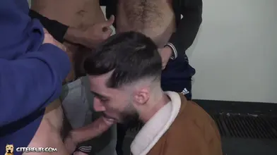 Mc-Cm-XX prend deux gros zobs arabes XXL d'Andolini et Zavier lors d'une touze de parking du Nouvel An