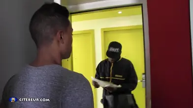 Gros paquet pour ton cul dilaté