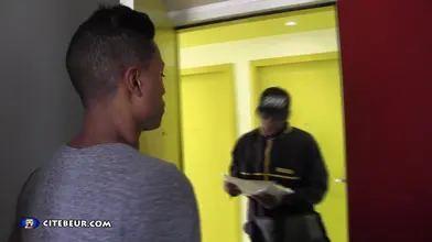 Gros paquet pour ton cul dilaté