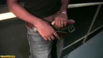 Leo Helios S'Attaque à une Grosse Bite Black (Teaser)