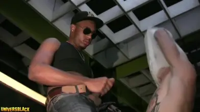 Leo Helios S'Attaque à une Grosse Bite Black (Teaser)