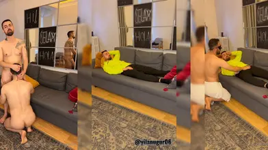 On Fait les Cons à Poil dans le Salon Avant Que Ça Commence