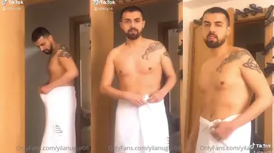 Sorti de la Douche en Simple Serviette