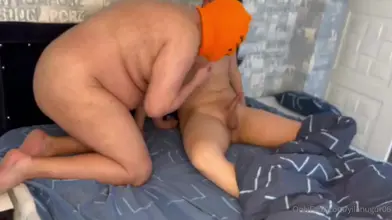 Il Est Resté Cagoulé Pendant Que Je Scrollais sur Mon Téléphone