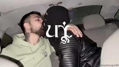 Dans la Voiture la Nuit avec Quelqu'un Qui ne Voulait Pas Montrer Son Visage