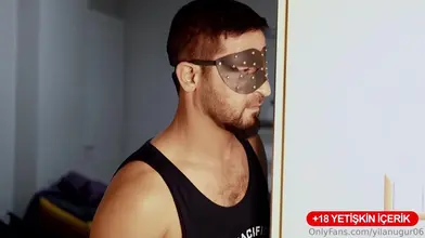 Une Minute de Montée Avant Même Qu'Il Se Retourne